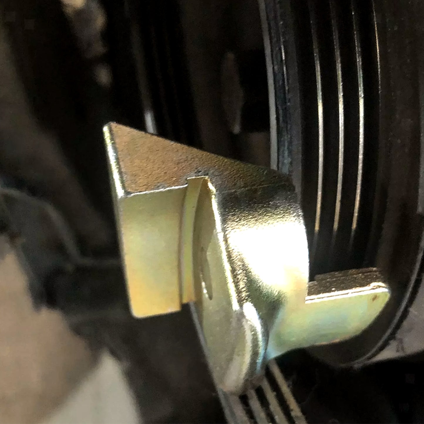 Double sided stretch belt tool